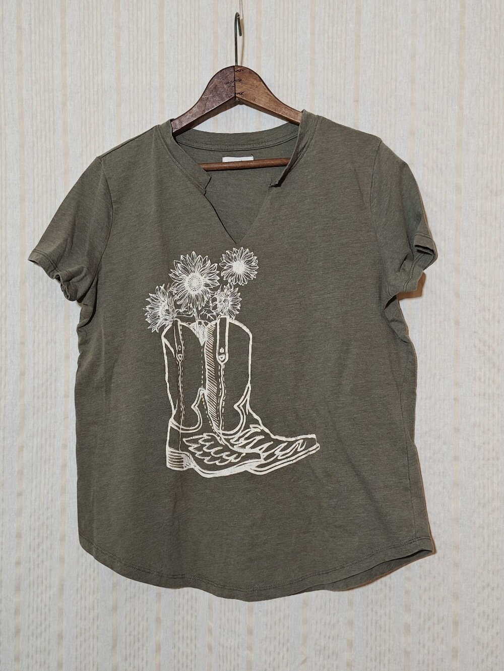 Maurice Olive Graphic Tee with Cowboy Boot & Sunflower Print Size M
